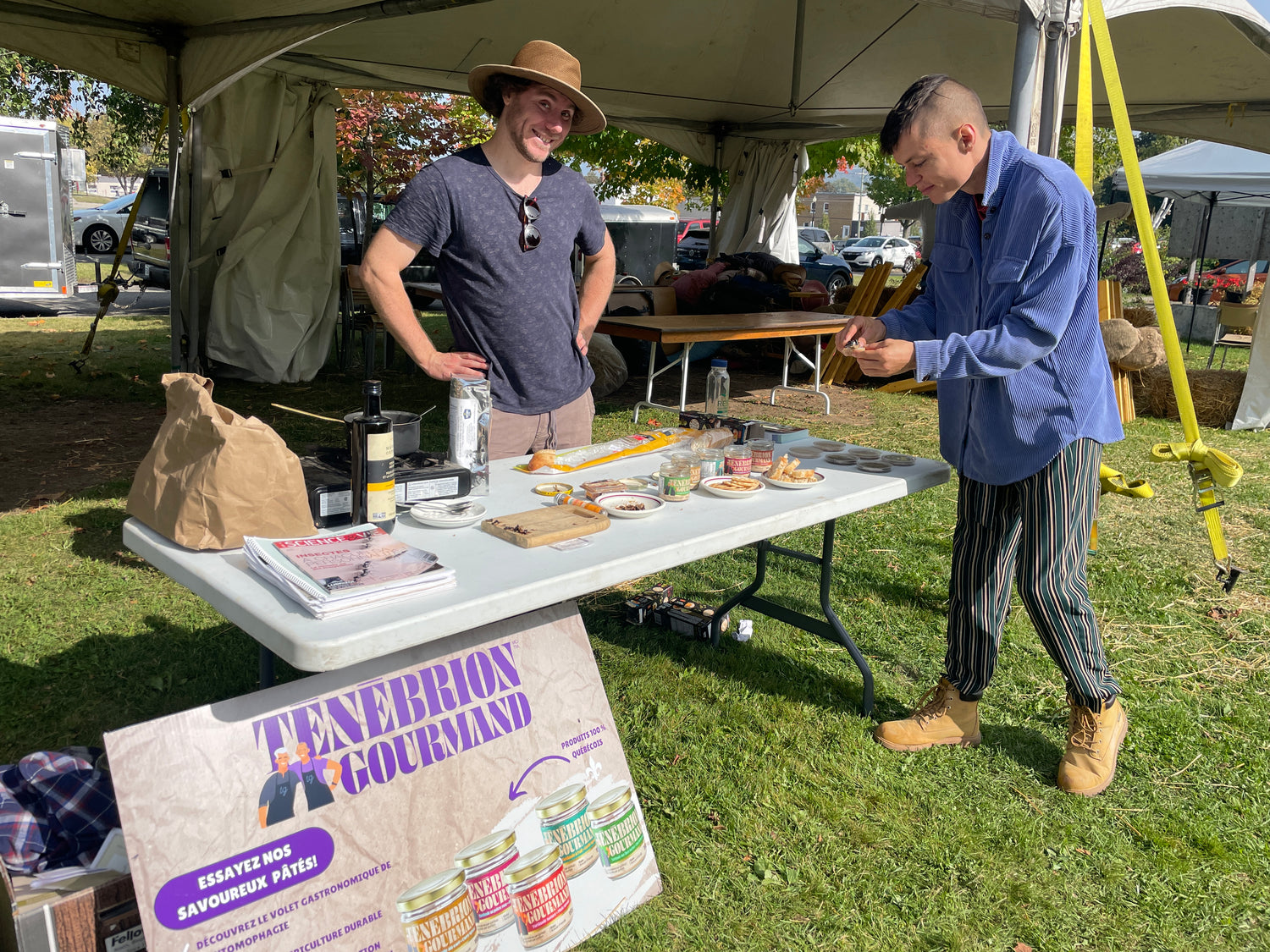 TÉNÉBRION GOURMAND présenté à la Fête de l’abondance par VertDire au Marché public de la Grande-Anse à La Pocatière le 30 novembre 2023